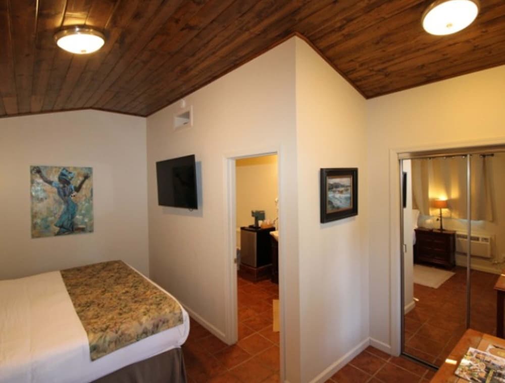 Back Bay Inn - photo 16