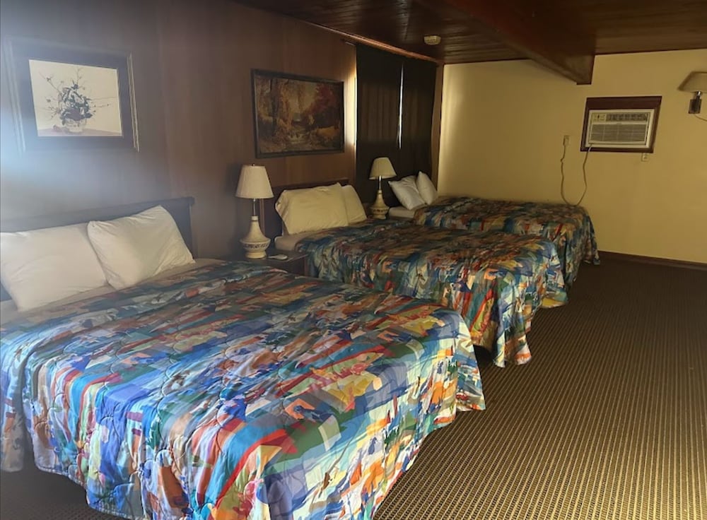 Love Hotels Western Holiday by OYO at Harlan Lake NE - photo 9