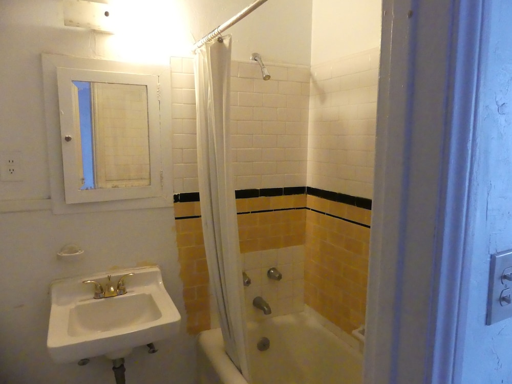 Wilshire Orange Hotel - photo 37