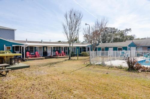 The Gull Hidden Treasure Inn Room 1 by Bryant Real Estate in Kure Beach, United States