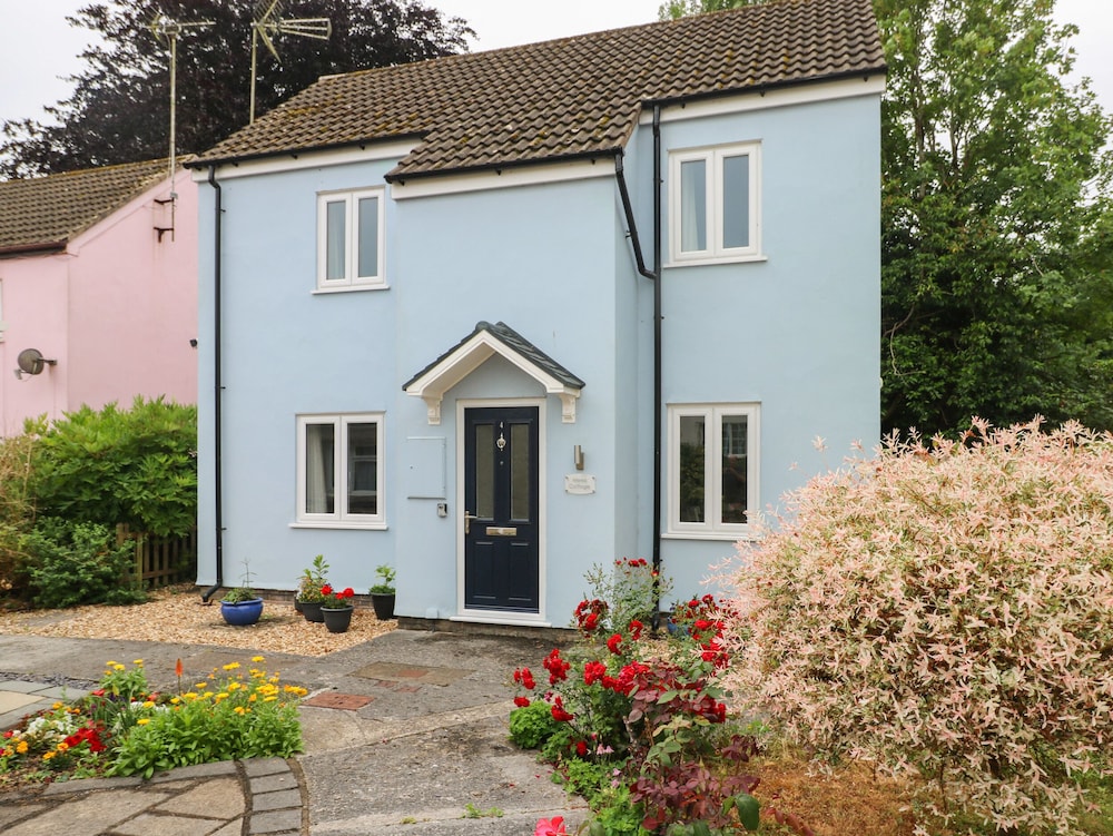 Mews Cottage — 4-Star Luxury Hotel in Carmarthen, United Kingdom