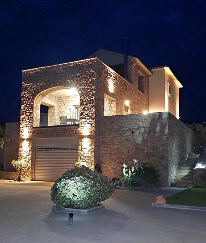 Villa Athina — 4-Star Luxury Hotel in Mavrovouni, Greece