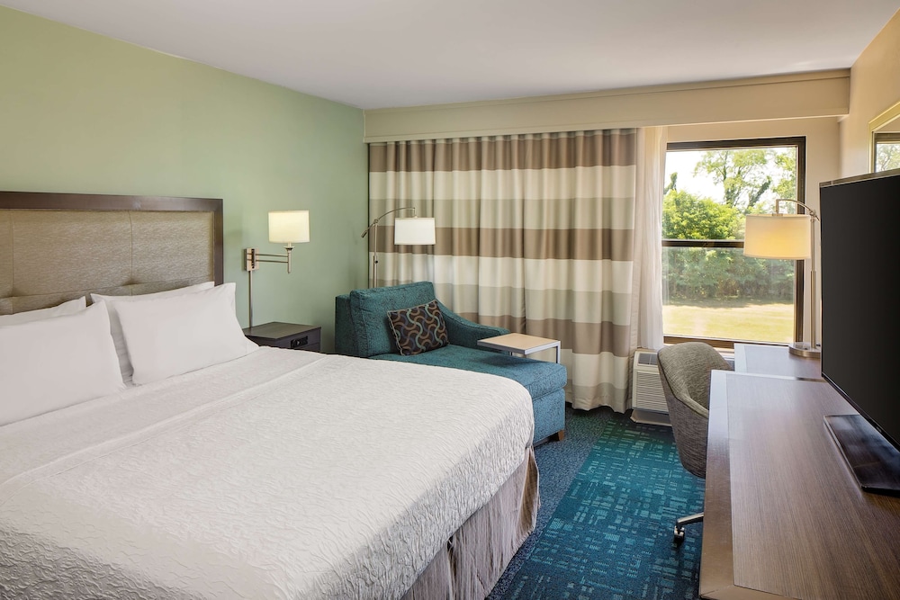 Hampton Inn & Suites Nashville Airport - photo 17