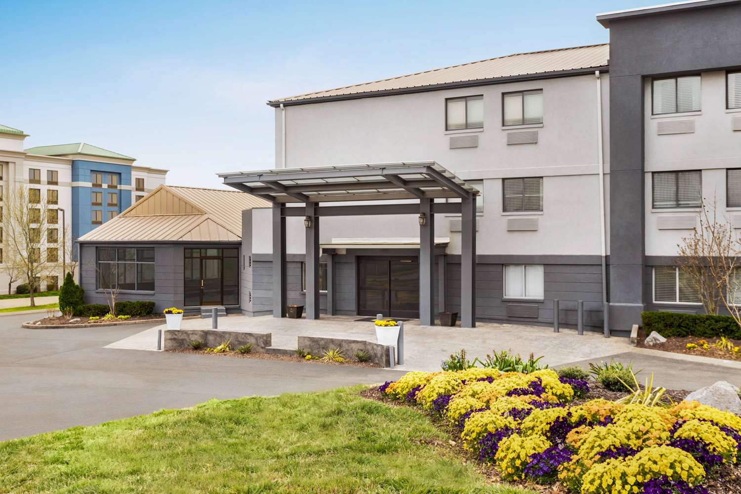 Super 8 by Wyndham Nashville Airport North - photo 26