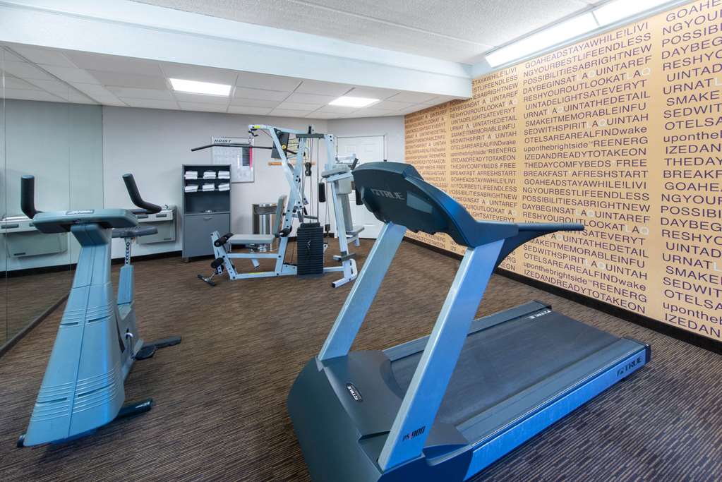 La Quinta Inn & Suites by Wyndham Tampa Brandon Regency Park - photo 12