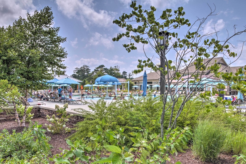 Resort Amenities & Screened Porch: Ocean View Home - photo 31
