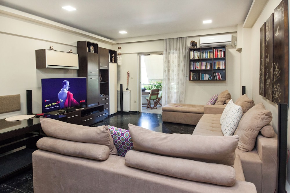 Stylish Athinas House in Kallithea — 4-Star Luxury Hotel in Kallithea, Greece