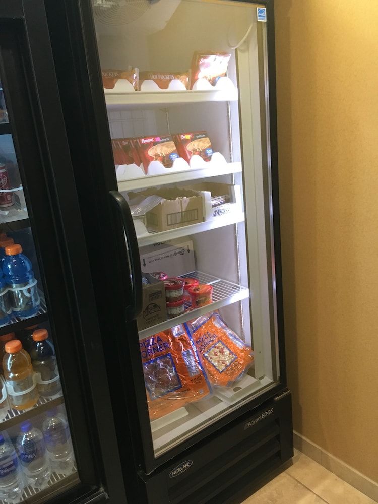 Cobblestone Inn & Suites Steele - photo 37