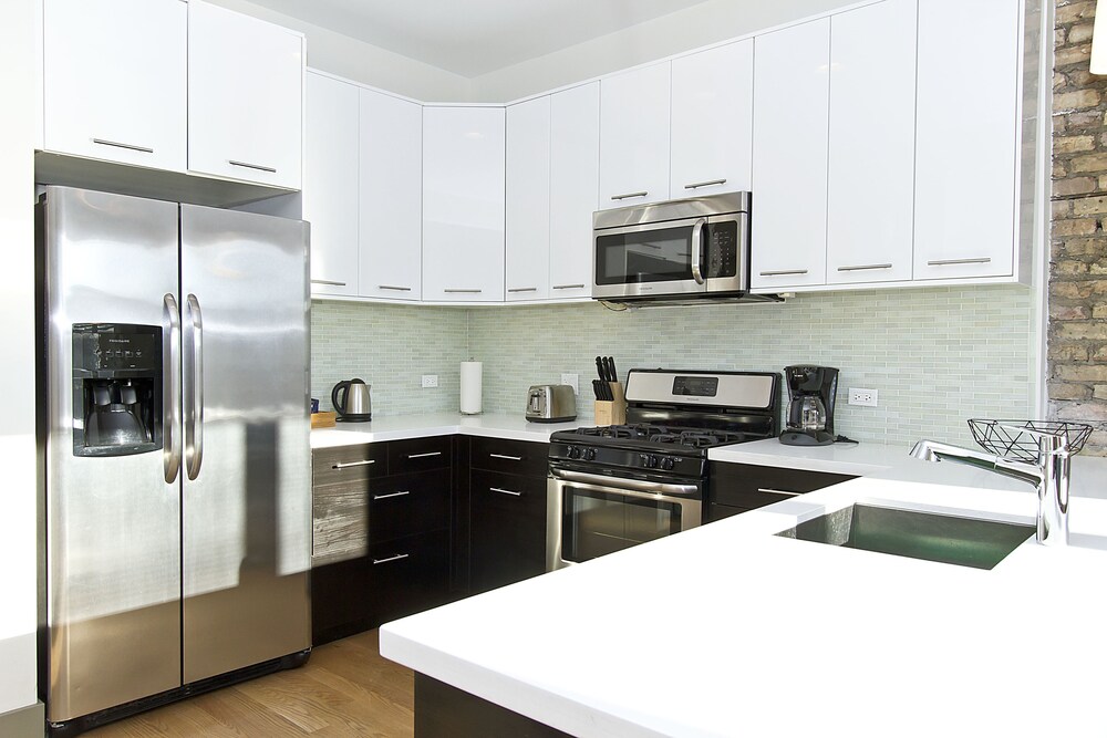 Vibrant 2BR in Wrigleyville by Sonder - photo 19