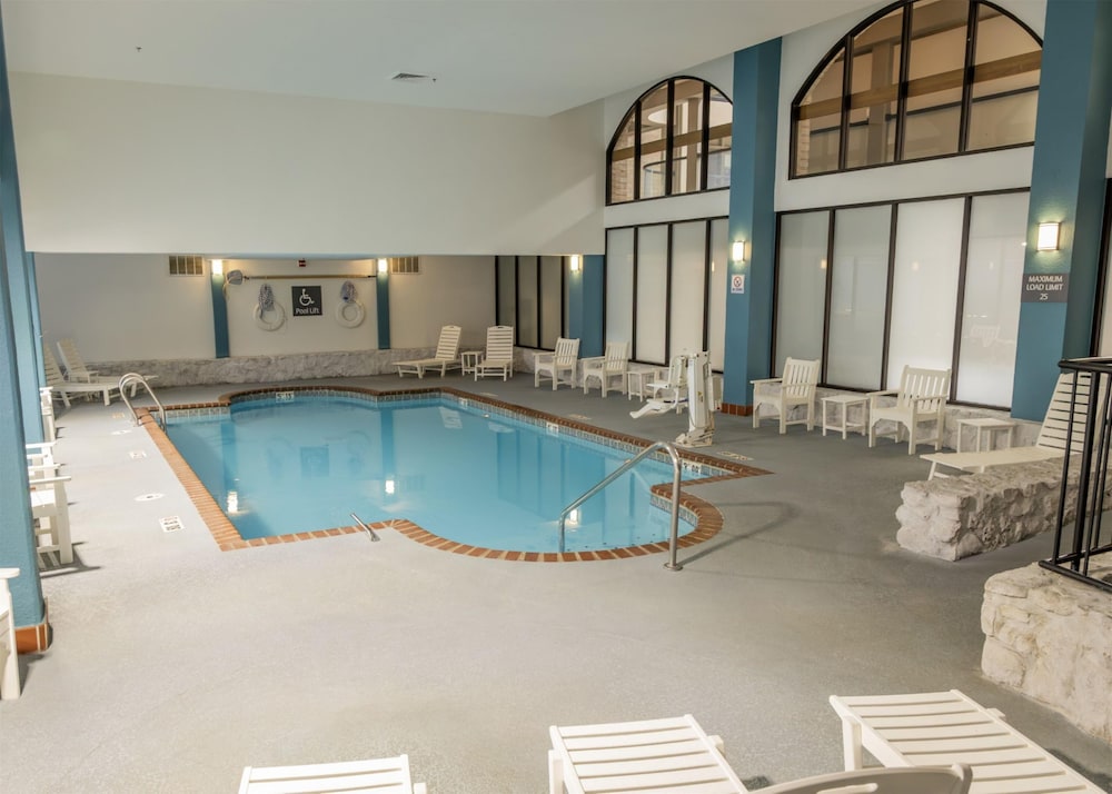 Embassy Suites by Hilton Chicago Schaumburg Woodfield - photo 20
