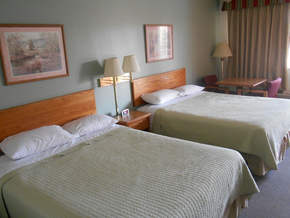 Henry's Fork Inn - photo 2