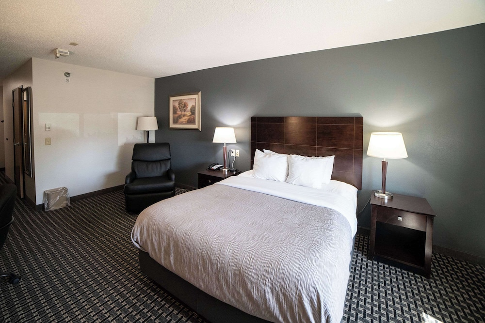 Quality Inn & Suites Watertown near Prairie Lakes Ice Arena - photo 8