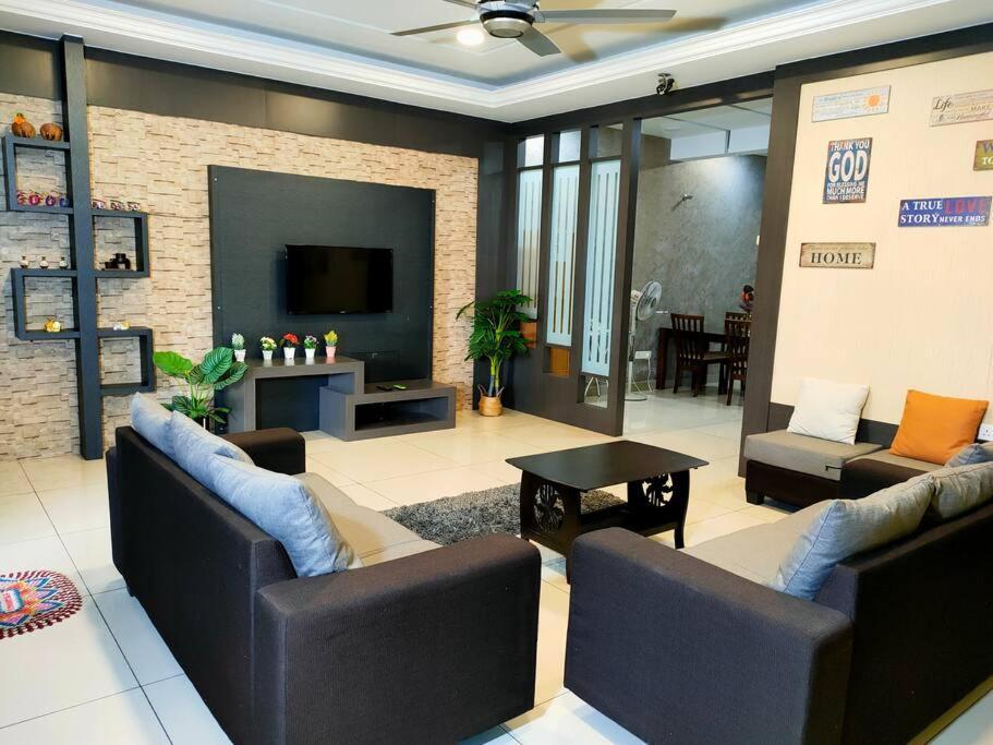 678 Homestay 4 Room 5 Minutes To Tower — 4-Star Luxury Hotel in Teluk Intan, Malaysia