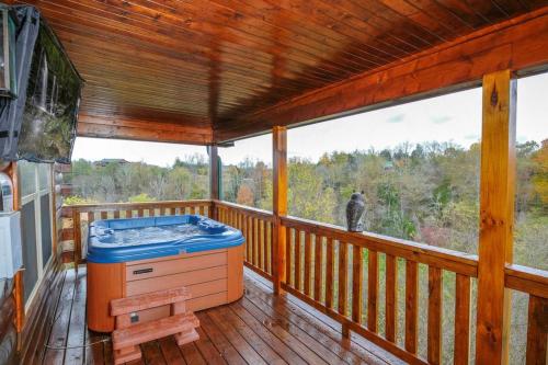 Eagles View 3 king br 3 bath no step entrance hot tub Wi Fi game room peaceful deck griddle — 4-Star Luxury Hotel in Sevierville, United States