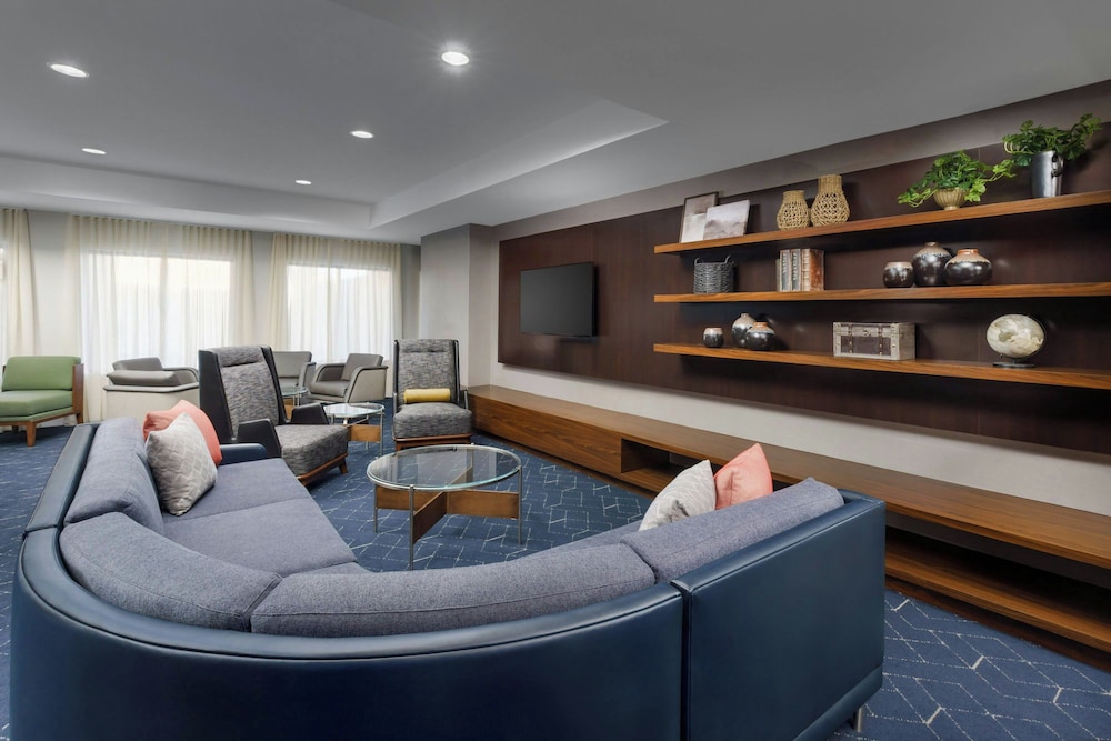 Courtyard by Marriott Salinas Monterey - photo 2