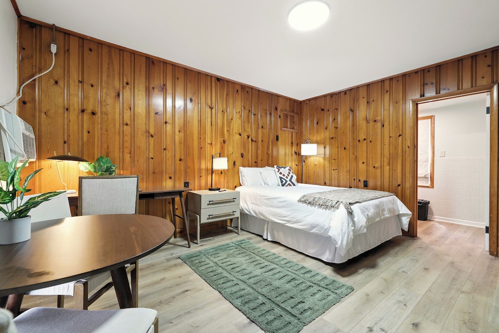 Hillside Motel LLC - photo 63
