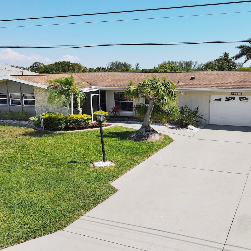 Coral Sunshine Large South Terrace with Poolspa — Cape Coral — photo 2