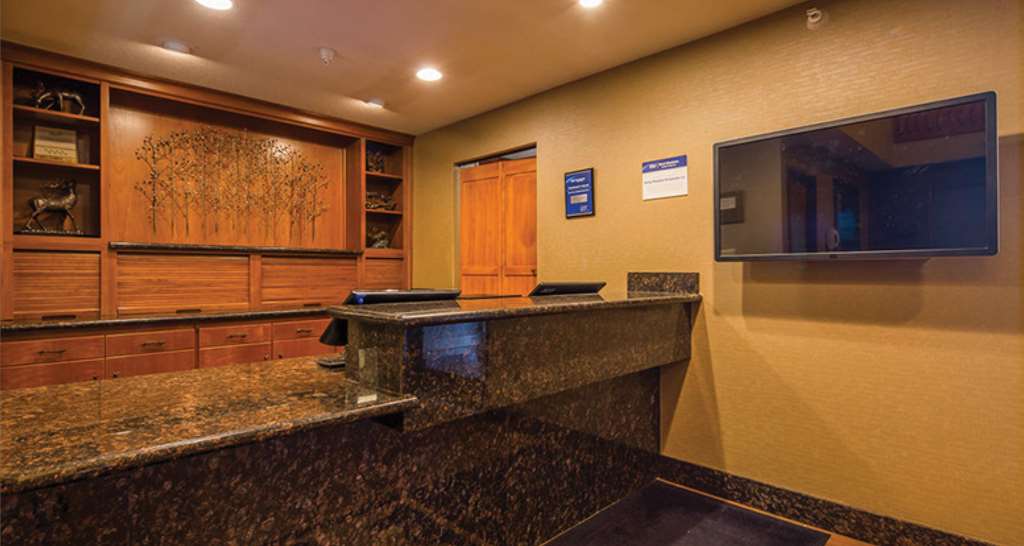 Best Western Plus Deer Park Hotel & Suites - photo 9