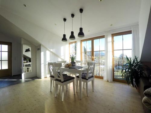 Ferienwohnung Sandra Wetzel — 4-Star Luxury Hotel in Waltenhofen, Germany