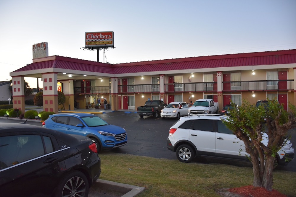 Super 8 by Wyndham Tifton - photo 47