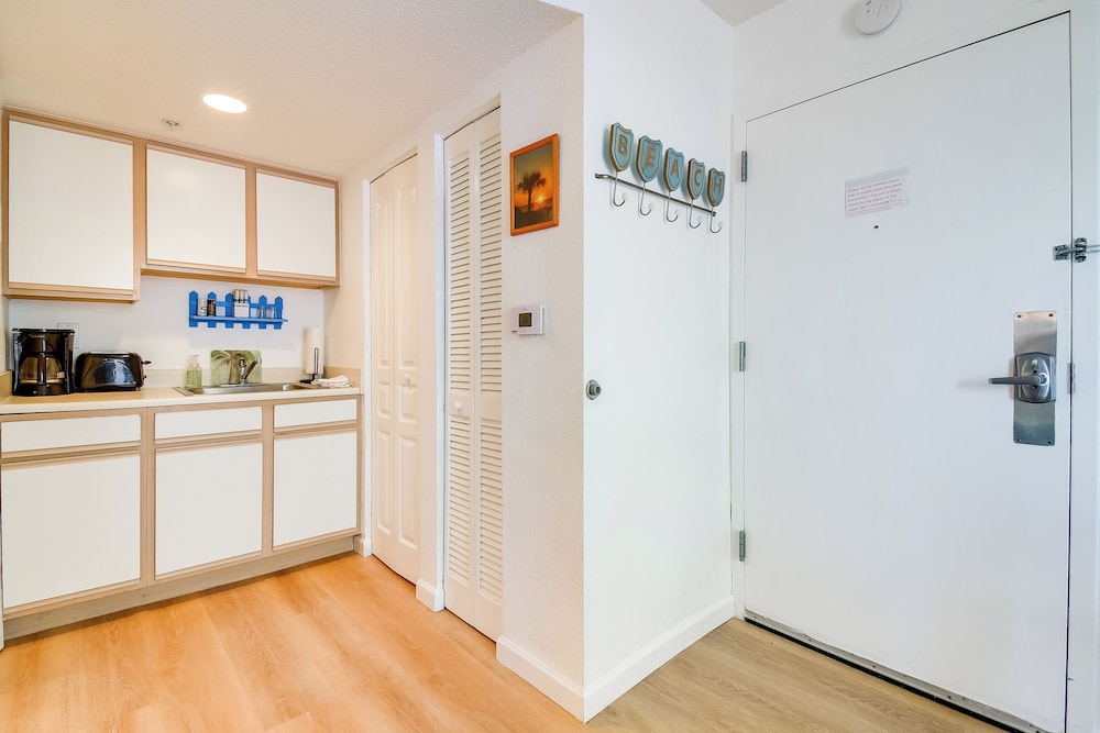 2 Mi to Barefoot Landing Beachfront Resort Studio - photo 6