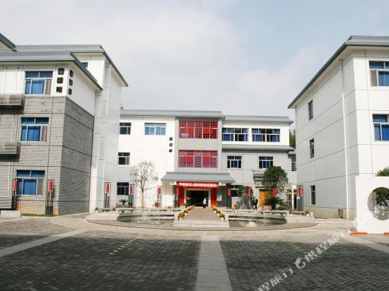 Dongfang Hotel — hotel in Gushu
