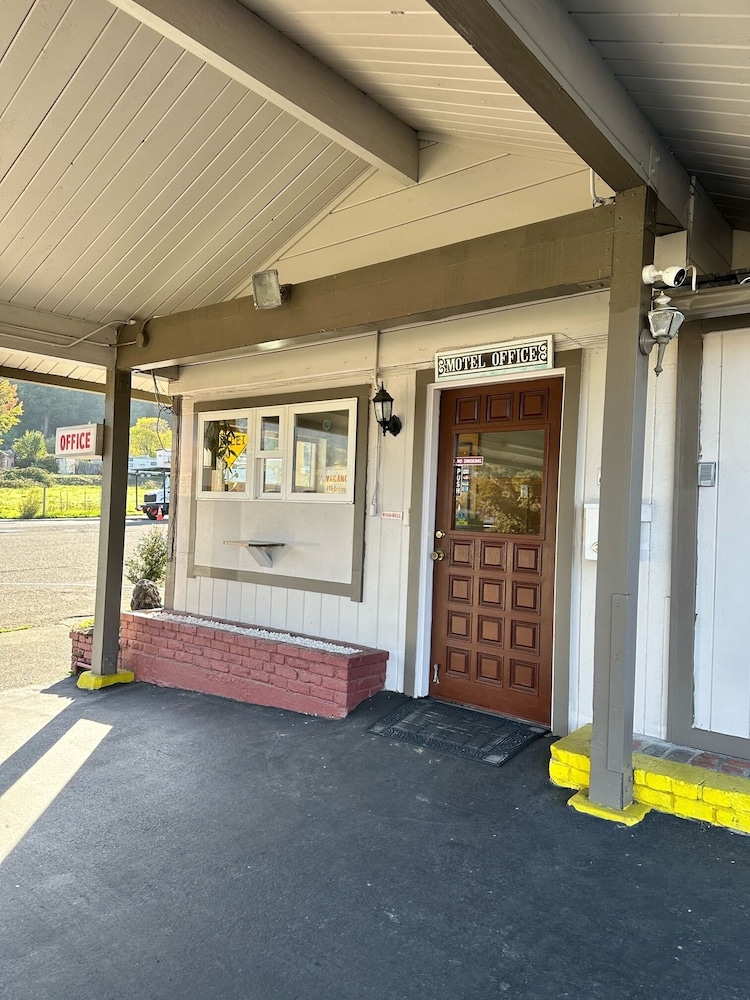 Lone Pine Motel in Fort Bragg, United States