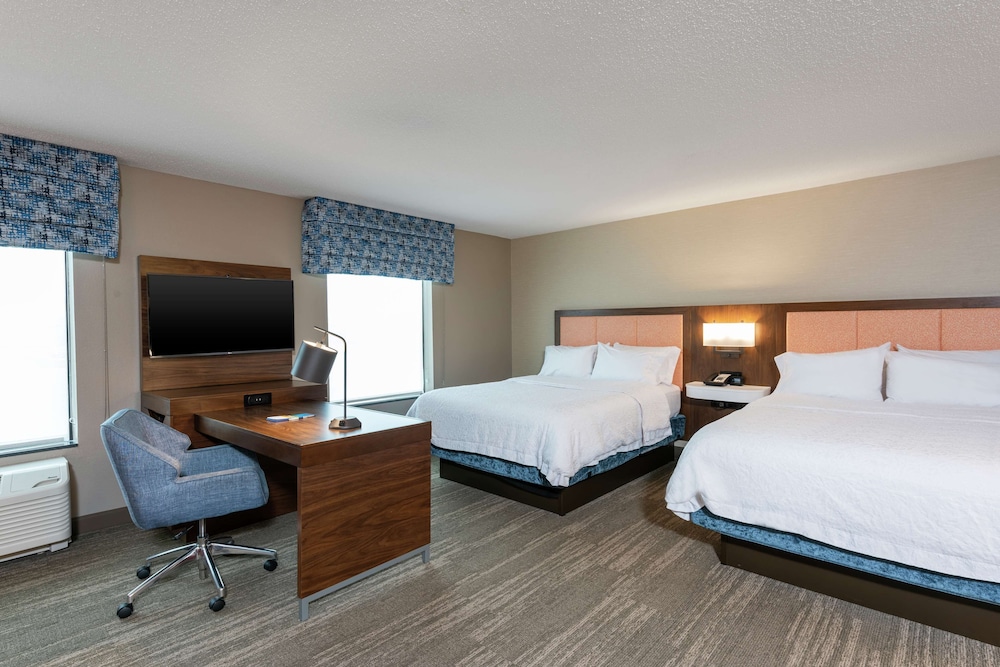 Hampton Inn & Suites Marshalltown - photo 11