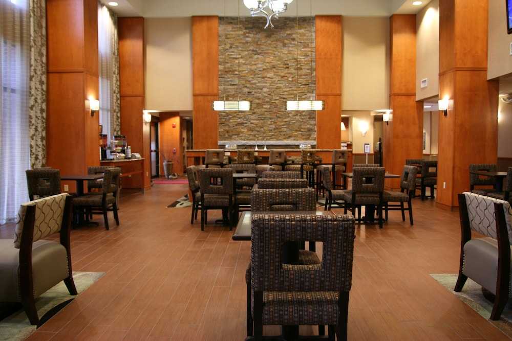 Hampton Inn & Suites Manchester Bedford - photo 29
