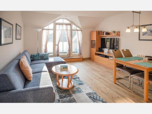 Dünenpark Binz Komfort Ferienwohnung mit 1 Schlafzimmer und Balkon im Dachgeschoss 111 — 4-Star Luxury Hotel in Ostseebad Binz, Germany