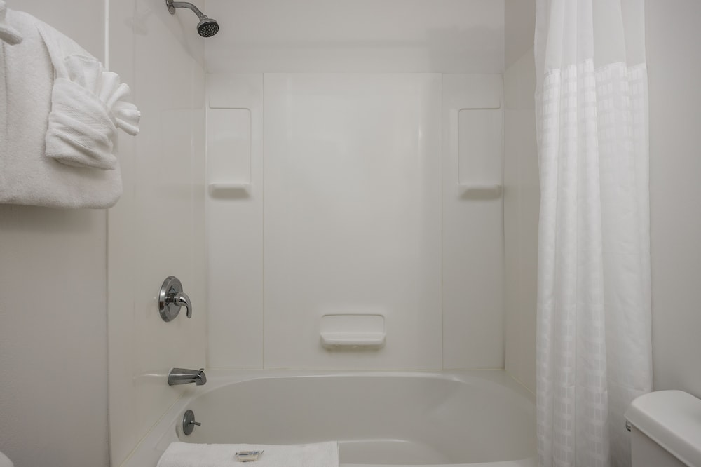 Golden North Inn - photo 21