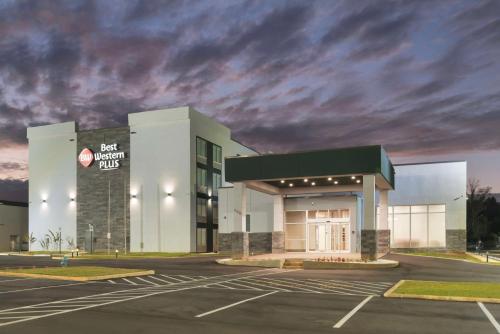 Best Western Plus Mobile Inn & Suites in Mobile, United States