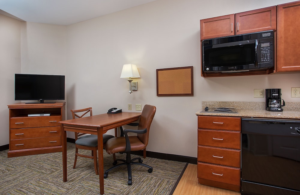 Candlewood Suites Tuscaloosa by IHG - photo 37