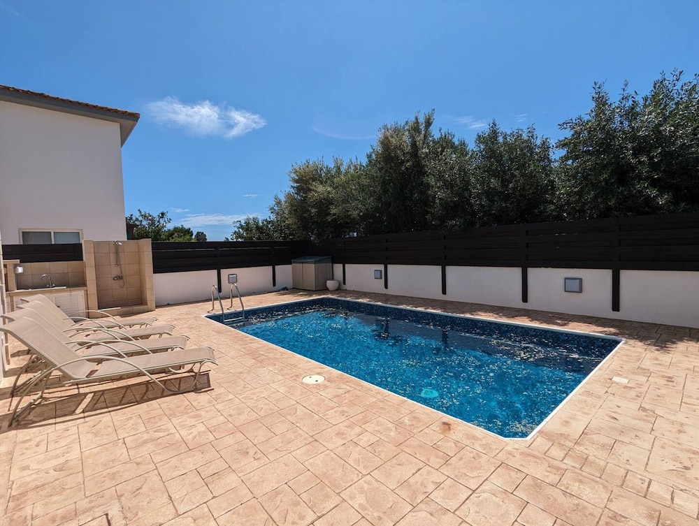 Villa White Star 100m from Serena Beach — 4-Star Luxury Hotel in Protaras, Cyprus