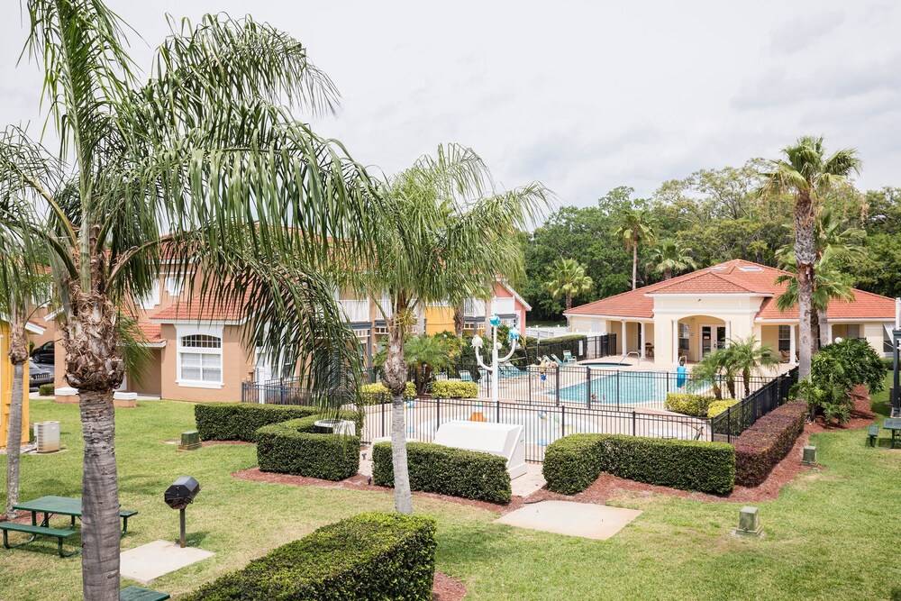Family Getaway Townhome at Lake Berkley 15min to Disney - photo 15