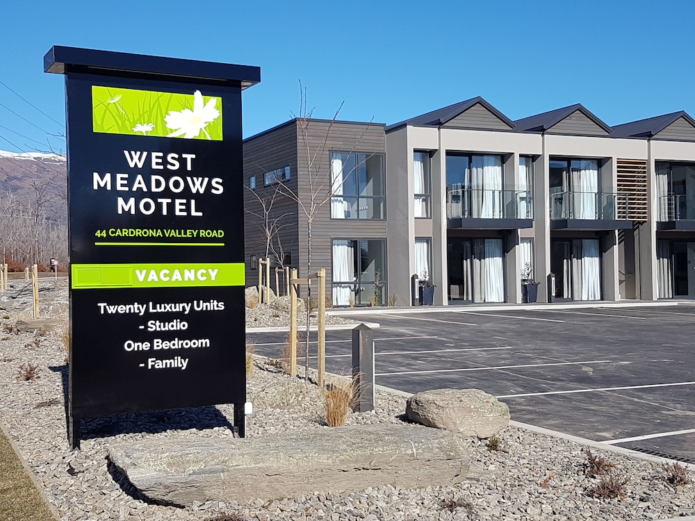 West Meadows Motel — hotel in Wanaka