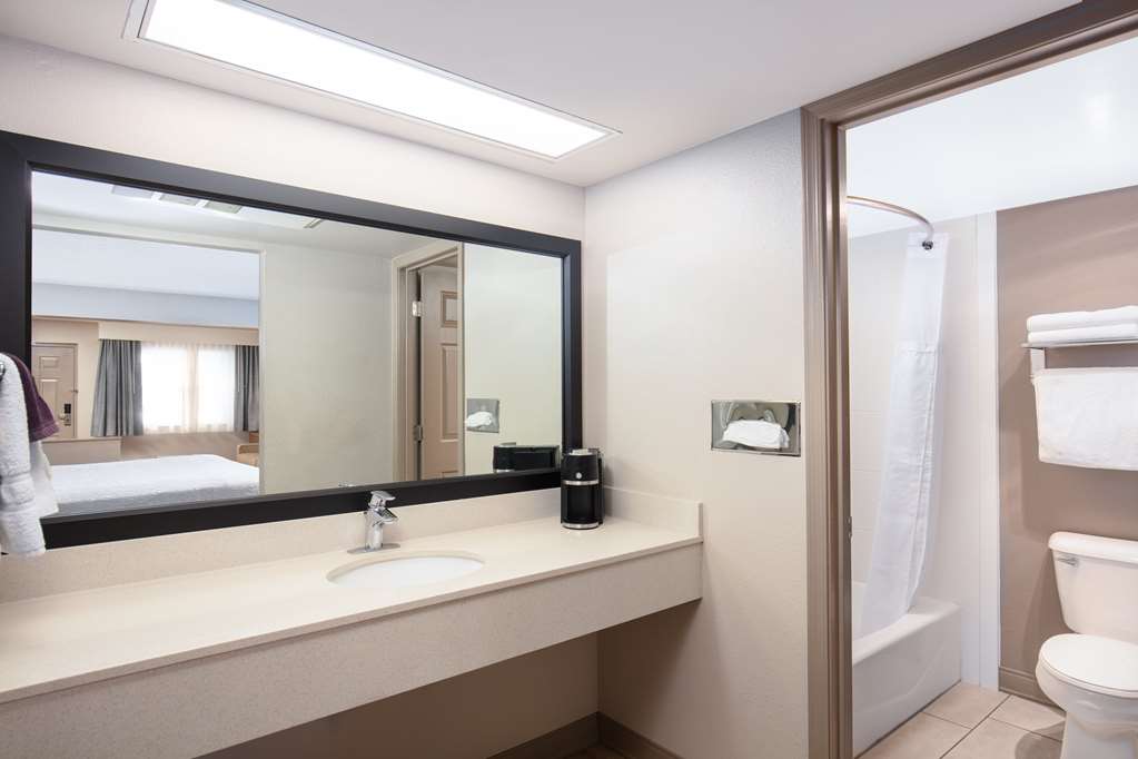 Best Western Plus King's Inn & Suites - photo 21
