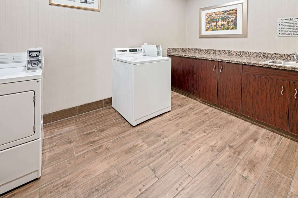 La Quinta Inn & Suites by Wyndham Logan - photo 28