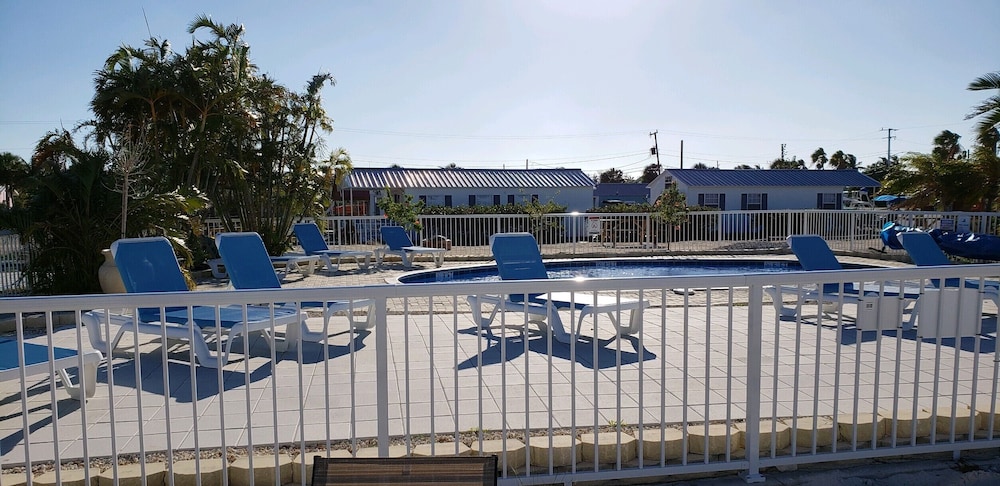 Old Wooden Bridge Resort & Marina - photo 150