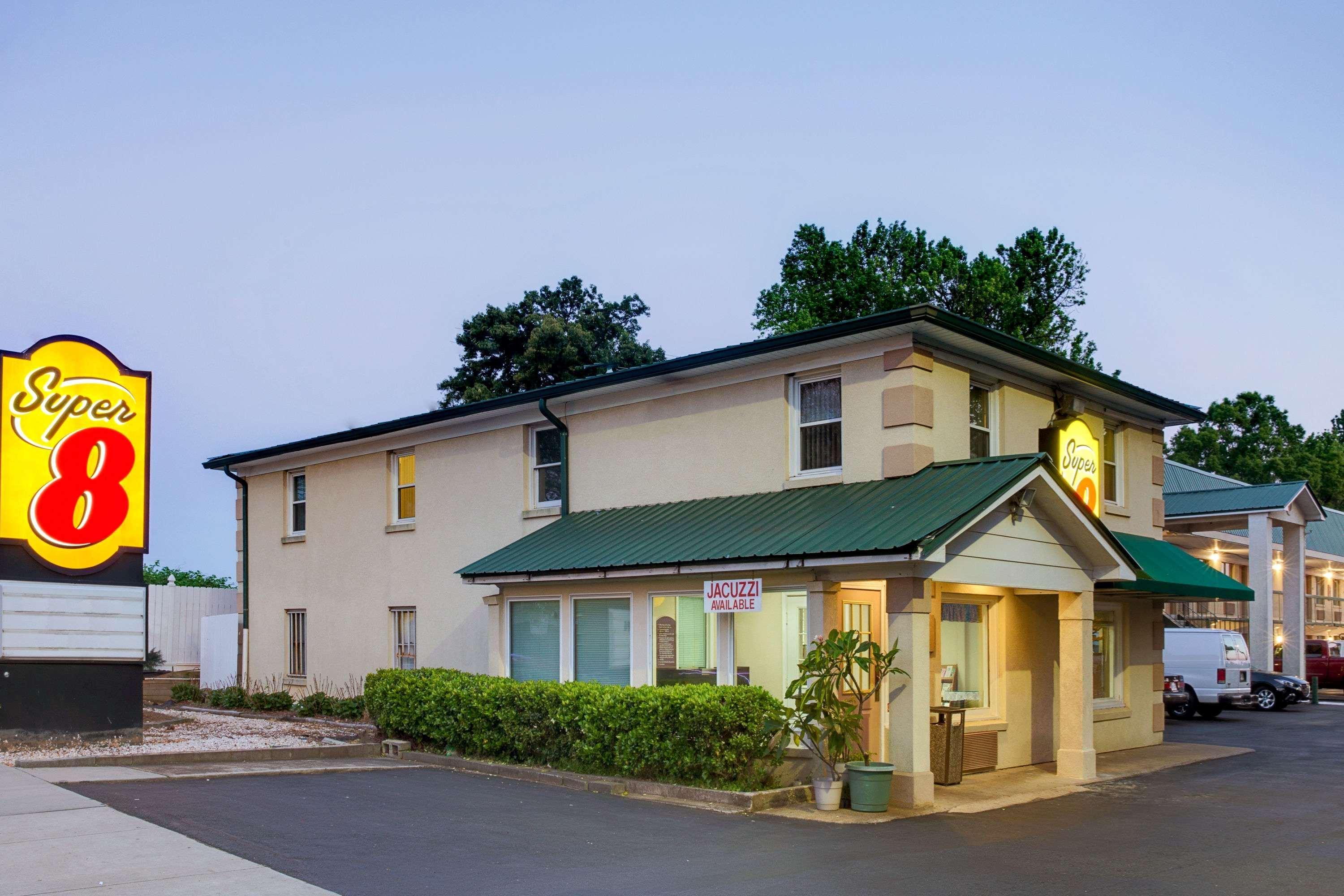 Super 8 by Wyndham Charlotte Downtown Area - photo 2