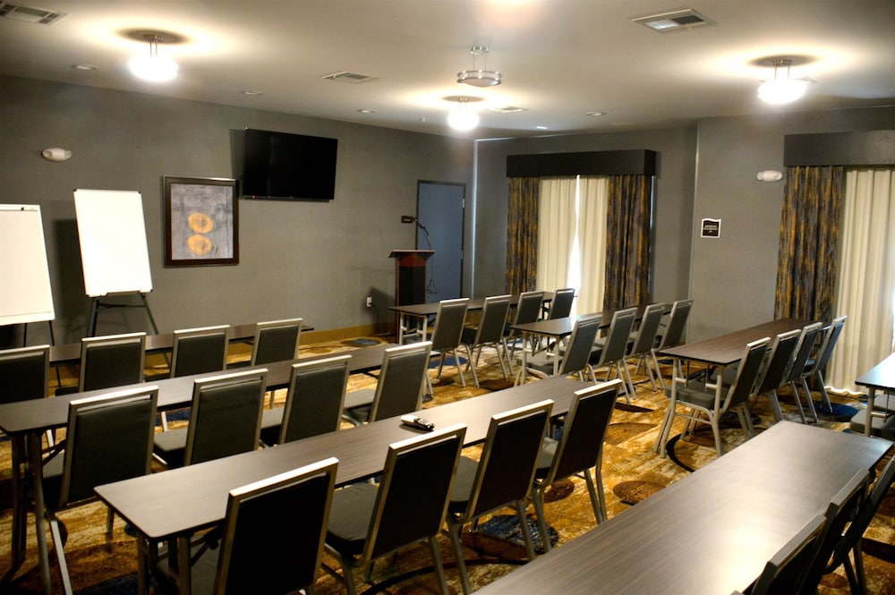 Del Mar Airport Inn & Suites - photo 18