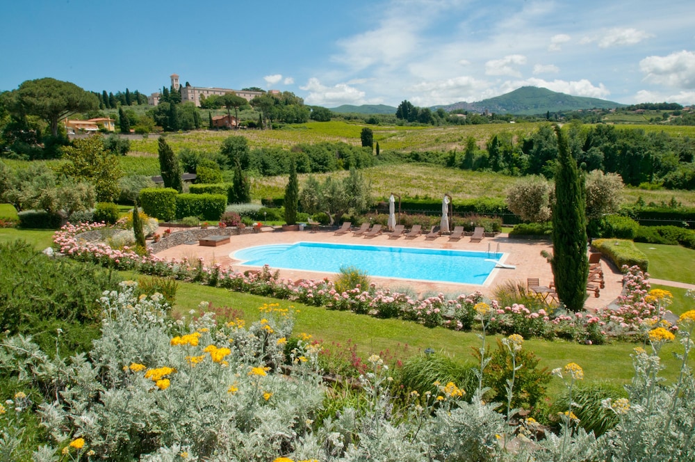 Tenuta Cusmano Villa Resort — hotel in Grottaferrata