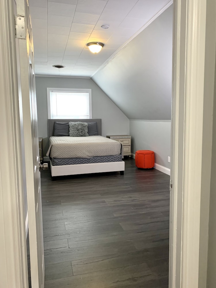 The Wheel of Fortune Duplex 8BR Parking - photo 17