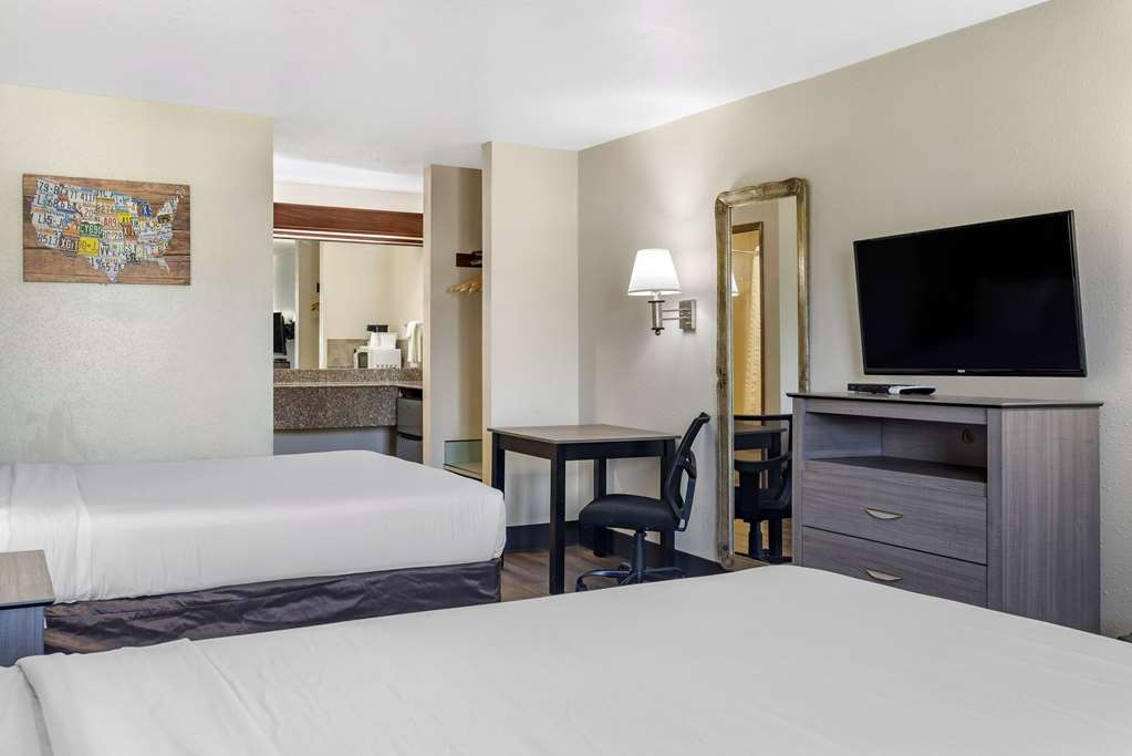 Econo Lodge Portland Airport - photo 9