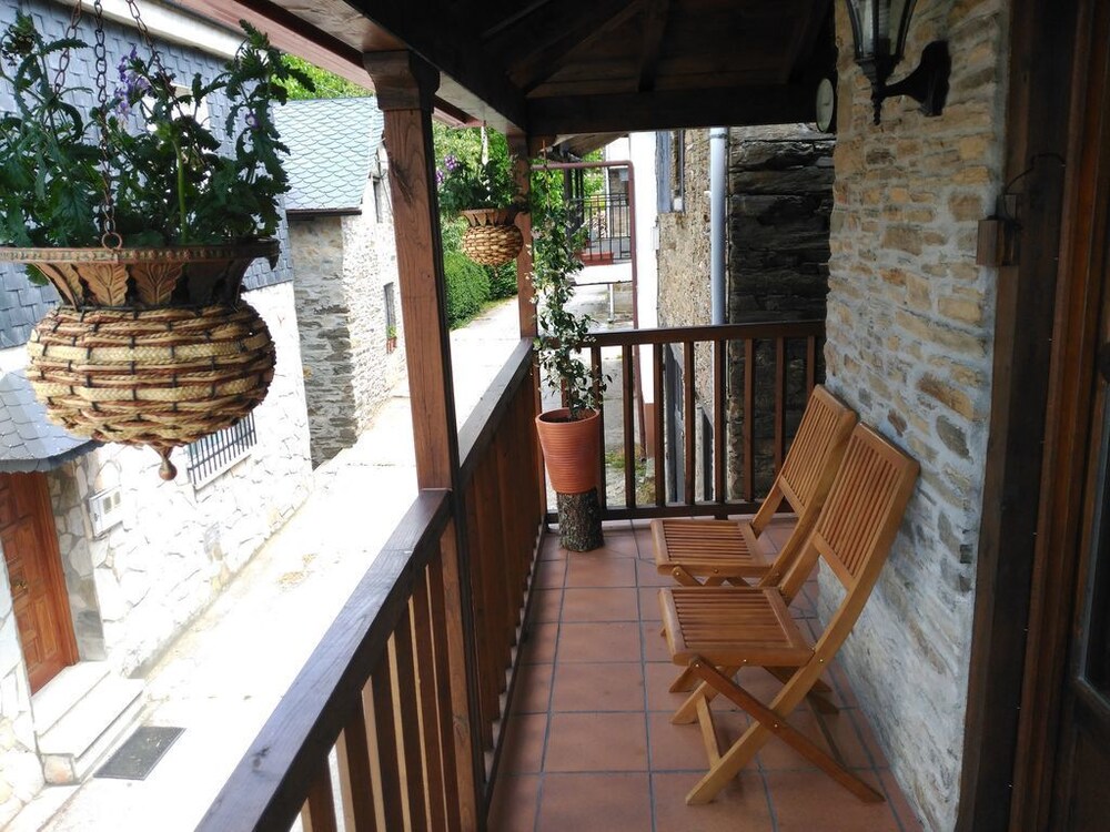 Casa Bell — Ponferrada — photo 4