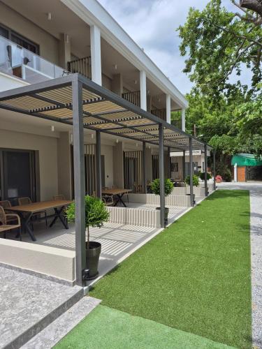 Olympus Suites - carbon neutral hotel in Unknown City