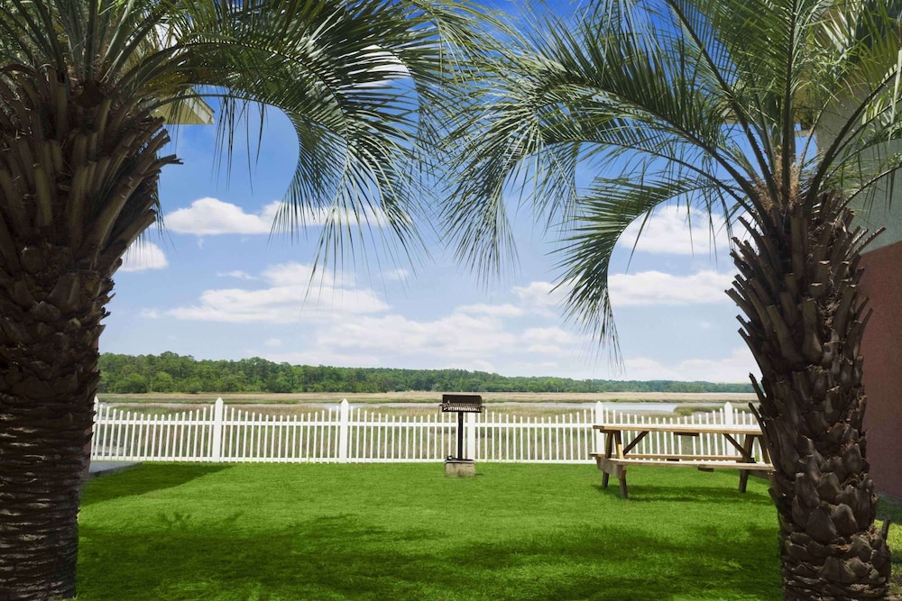 Howard Johnson by Wyndham Beaufort Parris Island - photo 19