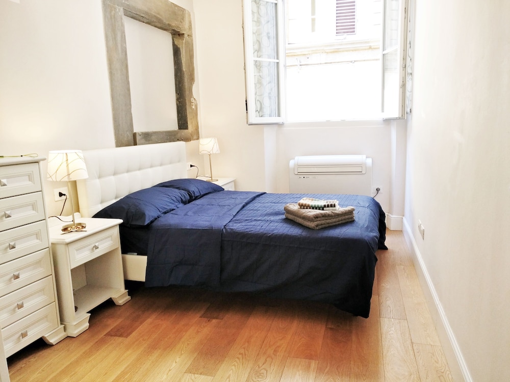 Boutique Duomo Apartment — 5-Star Luxury Hotel in Florence, Italy