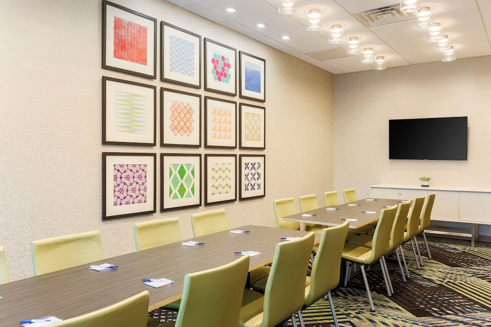 Holiday Inn Express & Suites Chicago O'Hare Airport by IHG - photo 40