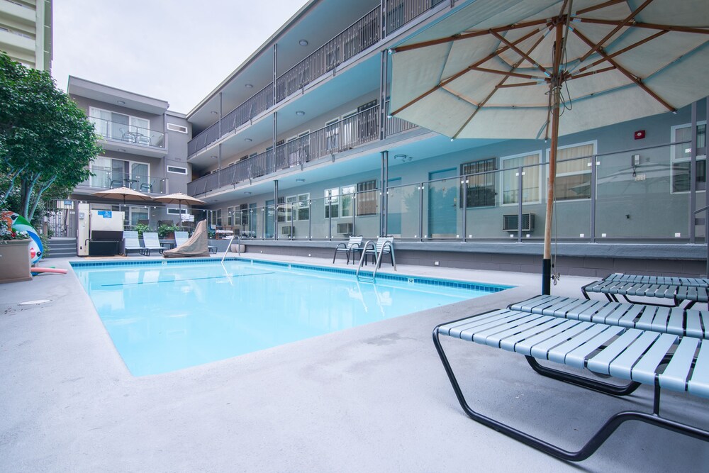 Hollywood Orchid Suites - photo 20